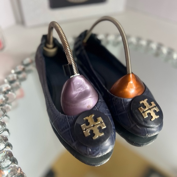 Tory Burch Dark Blue Flats with Gold Emblem size 7 - Picture 1 of 11